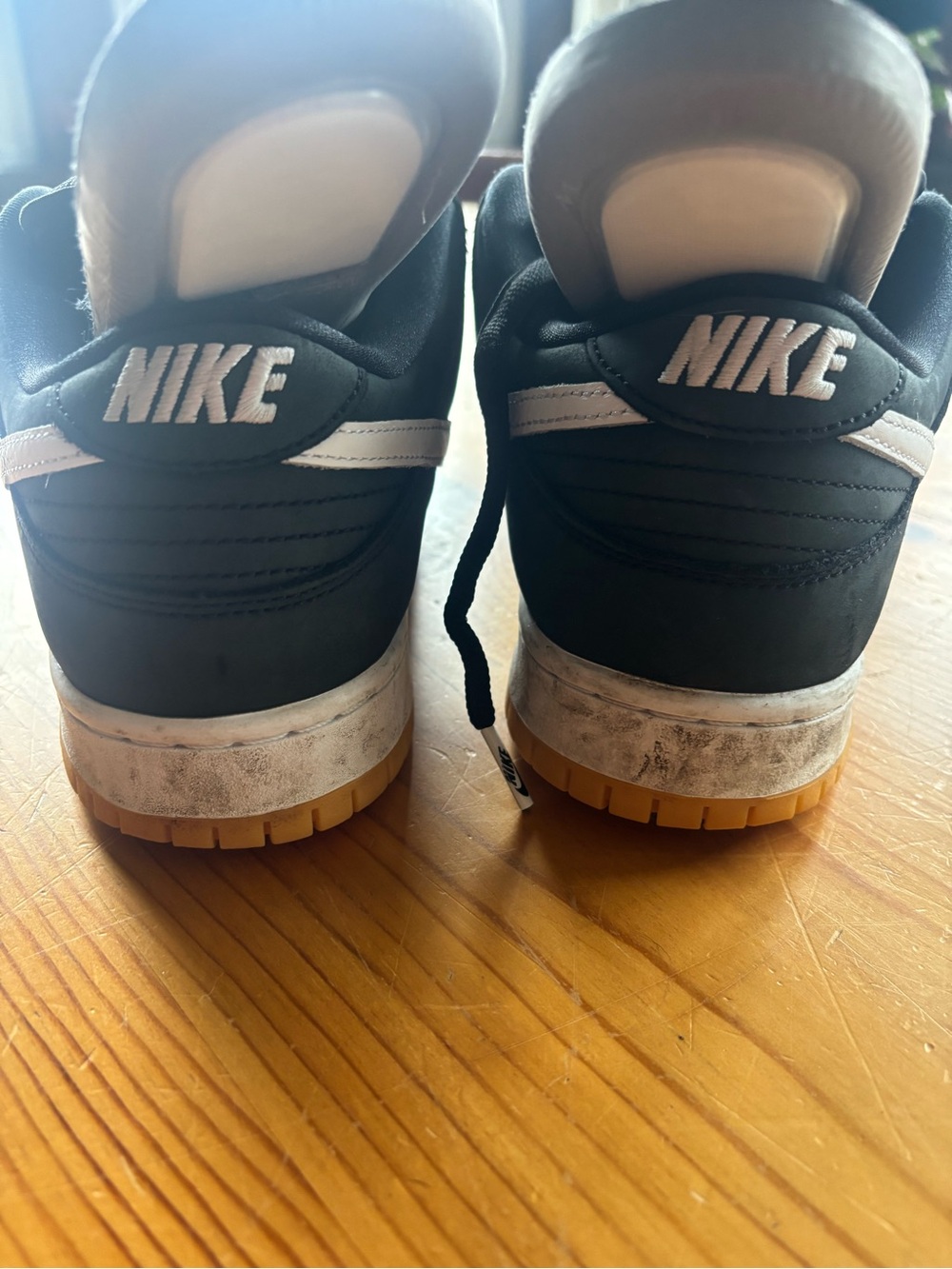 Nike Black Low-Top Skate Shoes with White Midsole - Picture 4 of 6